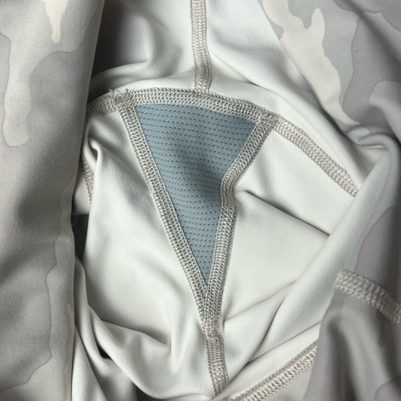 Women’s Athleta Elation 7/8 tights size M - Picture 6 of 6